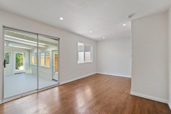 Building Photo - 1486 Richards Ave