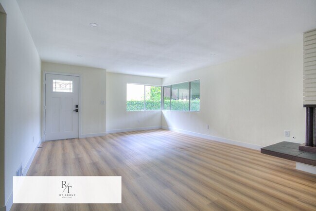 Building Photo - Fully Upgraded Spacious 3-Bedroom Unit in Prime Arcadia Location