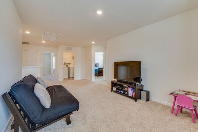 Building Photo - 4 bed/2.5 bath in Kingsport, TN