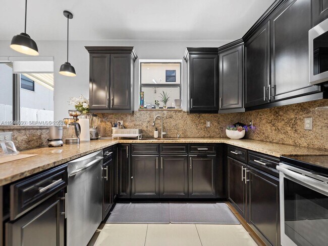 Building Photo - 8781 NW 98th Ct