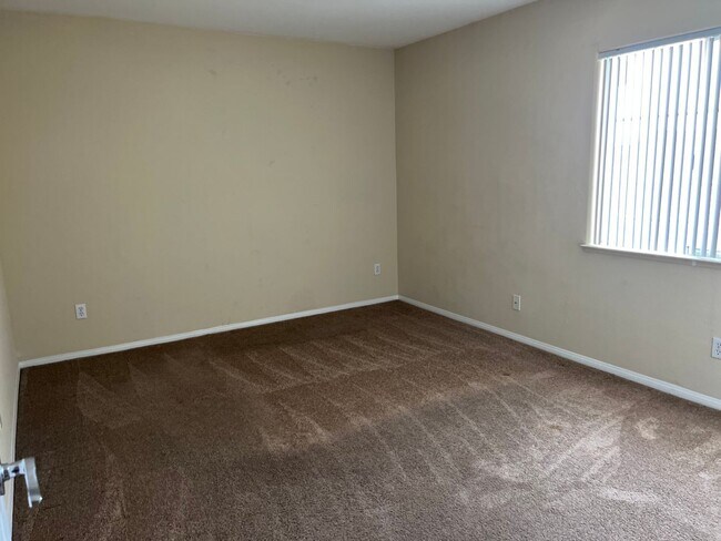 Building Photo - OVER 4000 SQ. FT. EXECUTIVE HOME IN GATED ...