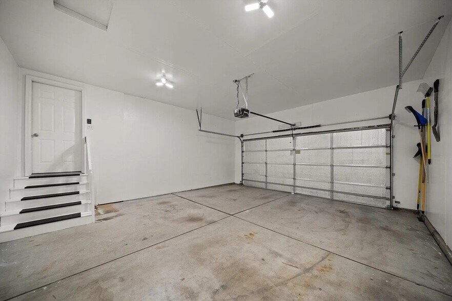 Building Photo - 4017 E 33rd Ave