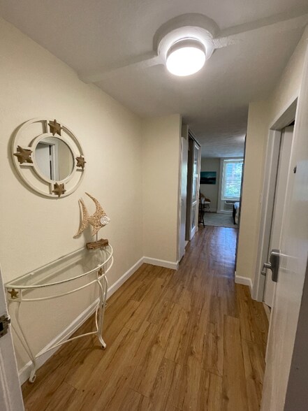 Building Photo - 224 E Garden St