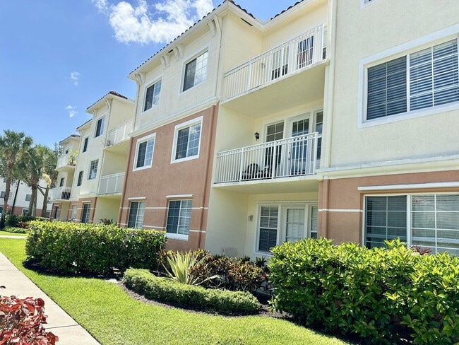 Building Photo - 9901 Baywinds Blvd