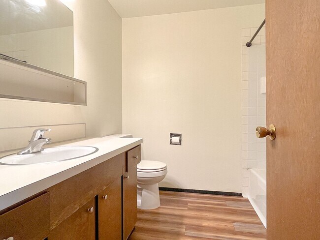 Building Photo - Updated Beacon Hill 1bd/1bth Condo, $1,650/mo.