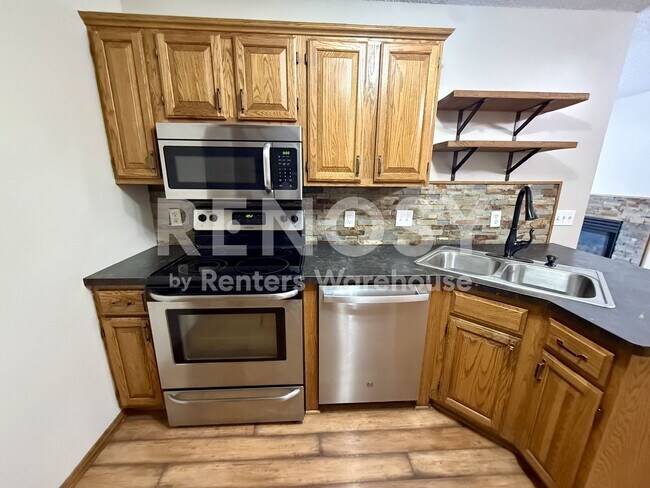 Building Photo - 6762 Gretchen Ct N