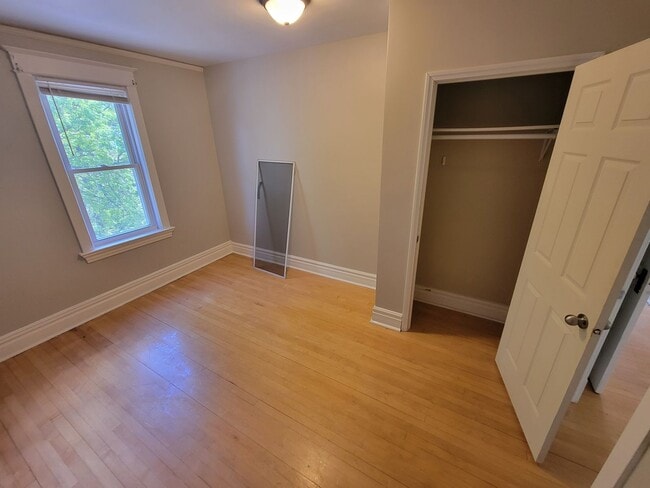 Building Photo - AVAILABLE JUNE 1st - 5 Bed 1.5 Bath Located In East Hillside