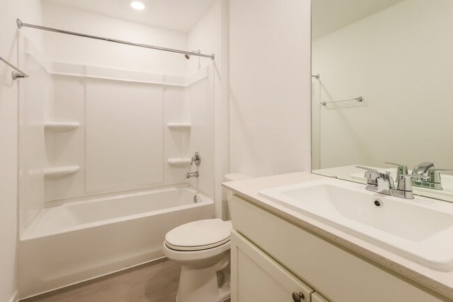 Building Photo - 609 Craven St