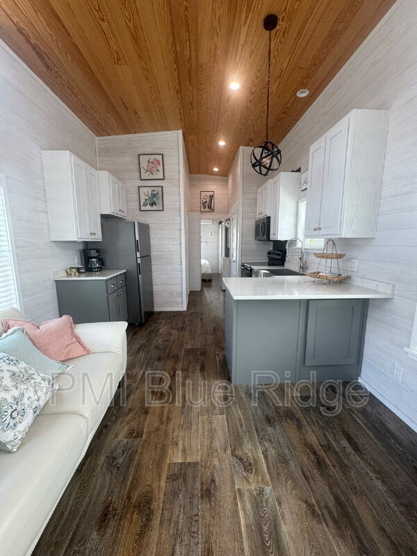 Building Photo - 57 Breezy Mdw Ln