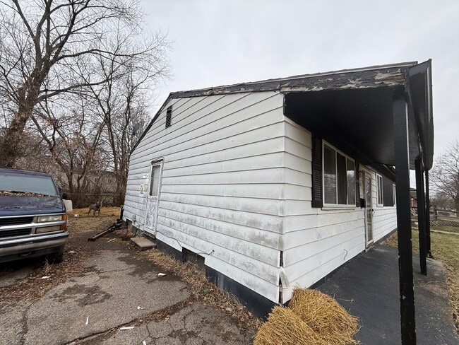 Building Photo - 6113 Natchez Dr