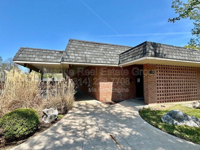 Building Photo - 129 E Lockwood Ave