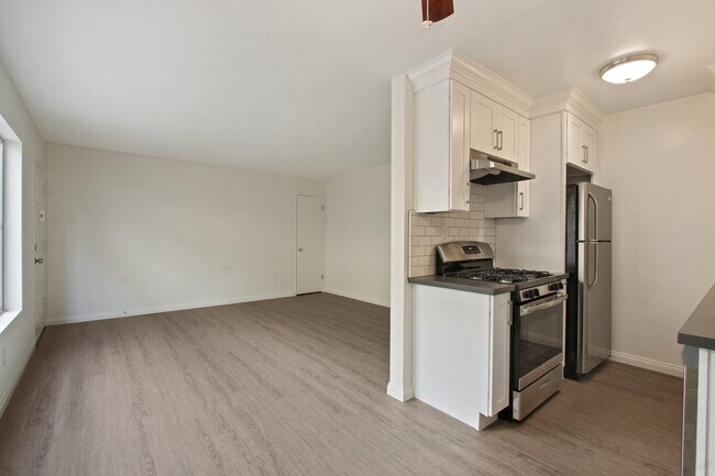 Building Photo - 848 7th St