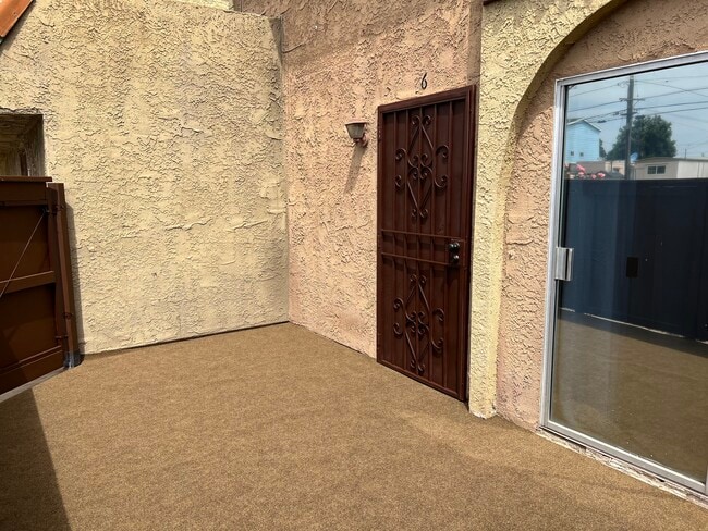 Building Photo - 22724 Figueroa St