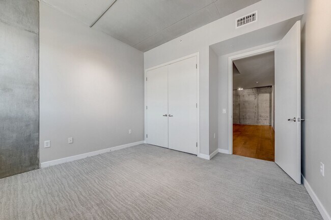 Building Photo - 353 E Bonneville Ave