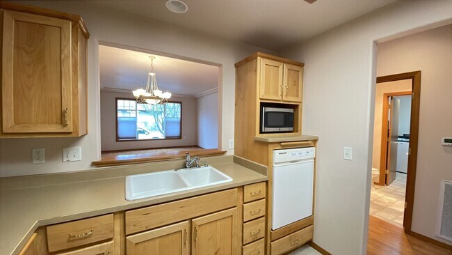 Building Photo - 834 Pavilion Pl