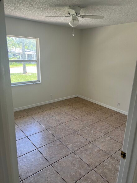 Building Photo - 308 Fern St