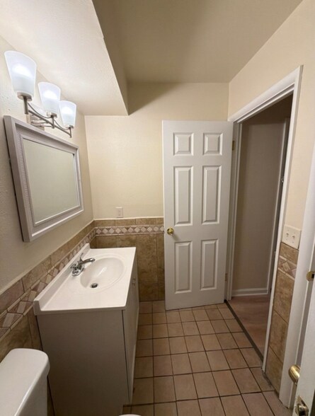 Building Photo - 1802 Grange Ave