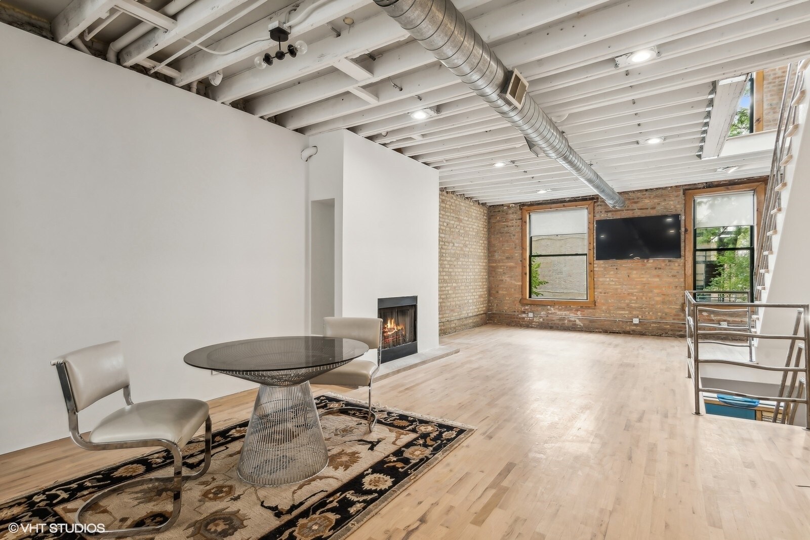 Building Photo - 2156 W Hubbard St