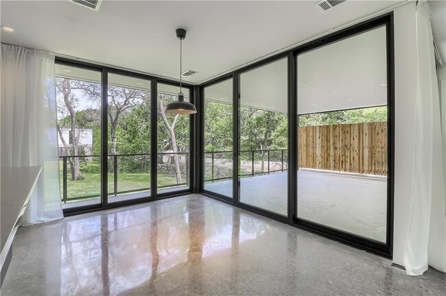Building Photo - 9400 Shady Oaks Dr