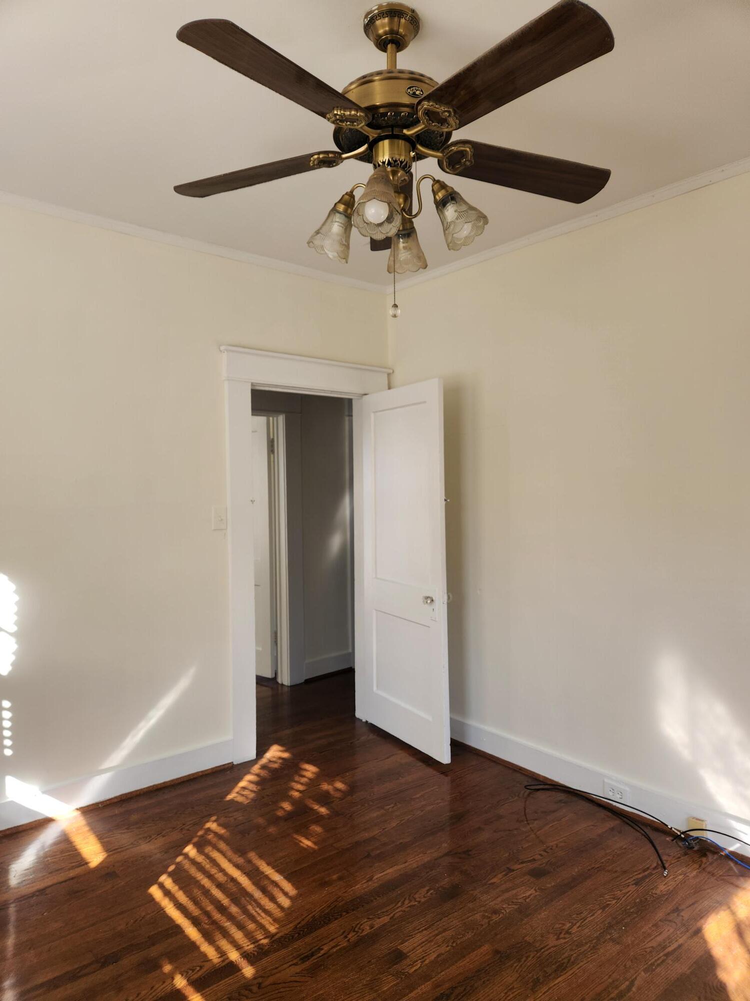 Building Photo - 529 10th Ct S