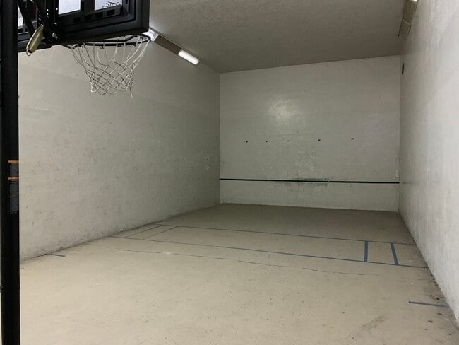 Building Photo - 1 Bed 1 Bath Remodeled Condo for Rent in L...
