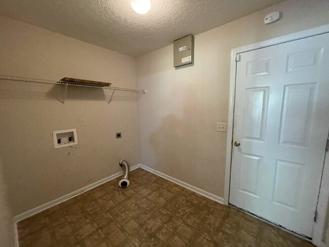 Building Photo - Home For Rent