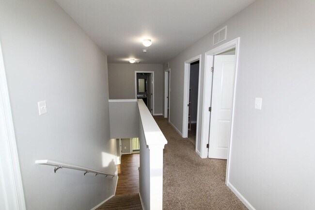 Building Photo - 4 Bed, 2.5 Bath Single Family Home in Mart...
