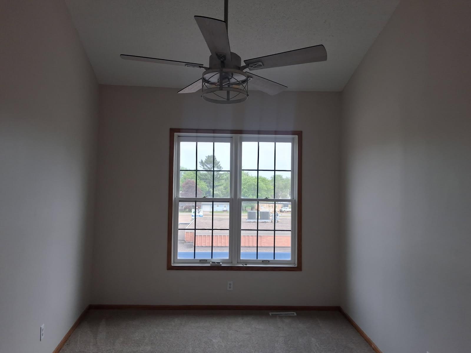 Building Photo - 112 Main St S