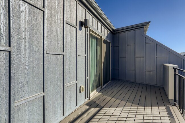 Building Photo - 1261 Perry St