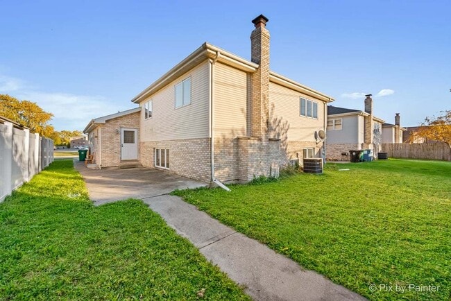 Building Photo - 8508 S Oketo Ave