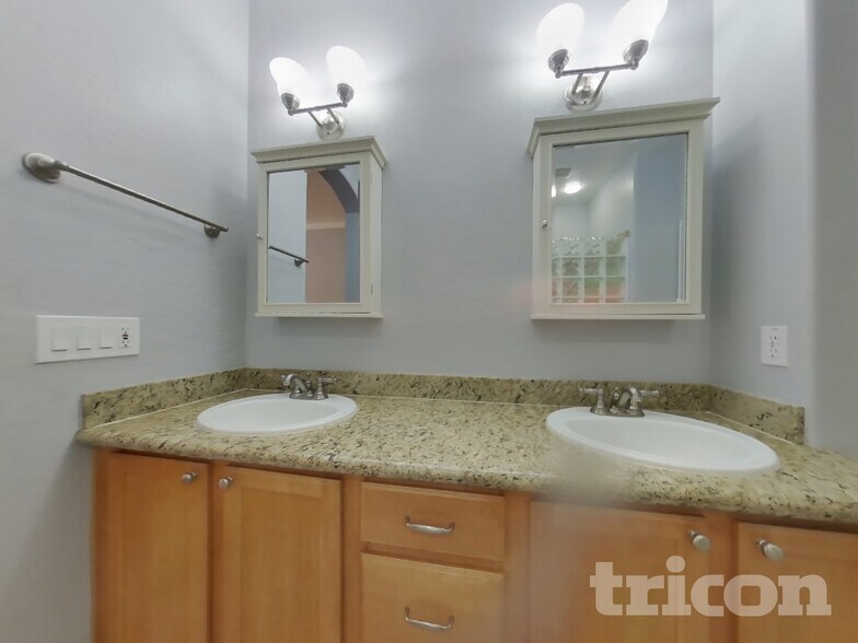Building Photo - 6147 W Oraibi Dr
