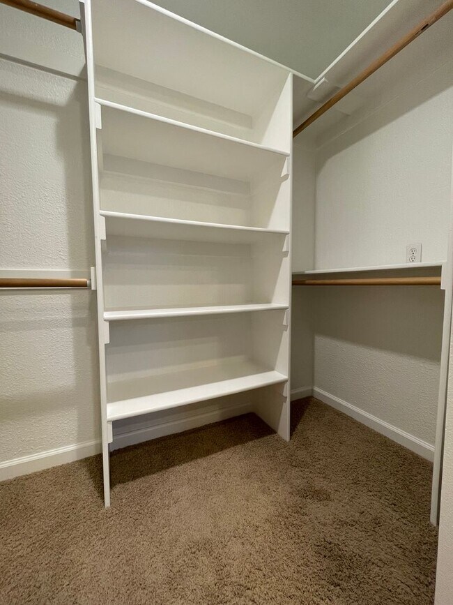 Building Photo - Spacious Citrus Heights Home with 3-Car Garage & Ample Storage