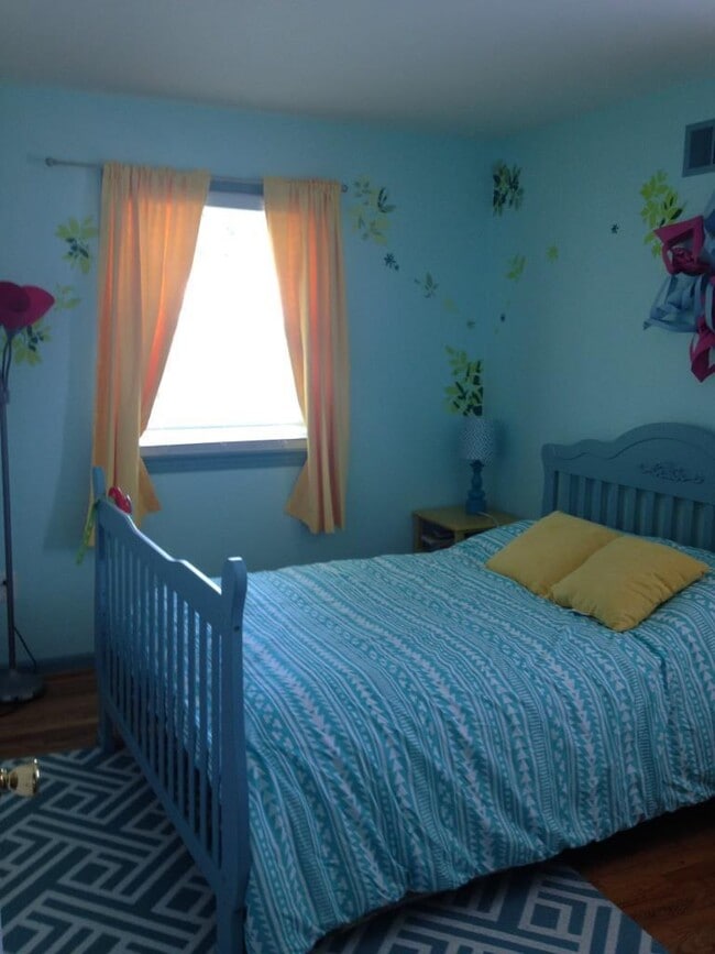 Building Photo - Premium Renovation Inside a Wonderfully Sp...