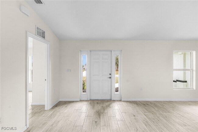 Building Photo - 3916 NE 9th Pl