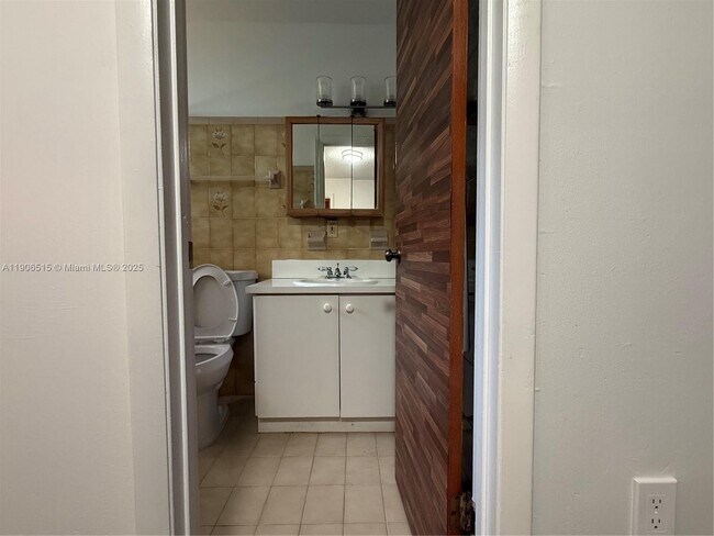 Building Photo - 1048 NW 32nd Pl