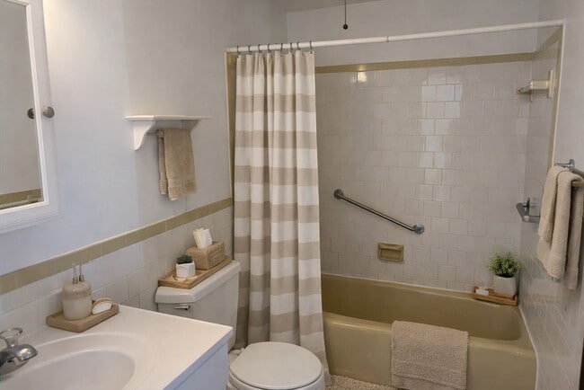 Building Photo - 2 Victory Rd