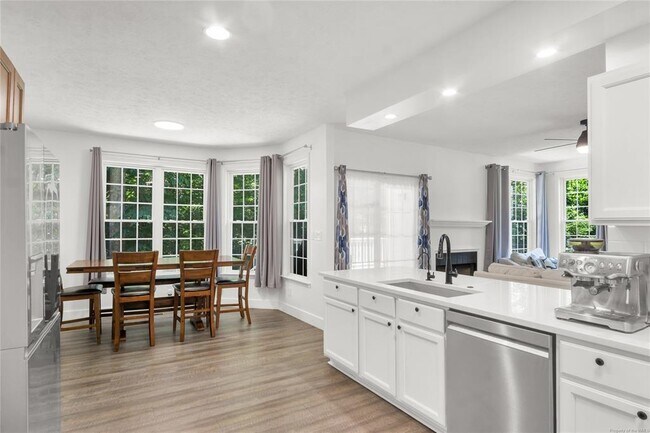 Building Photo - 717 Lantern Pl