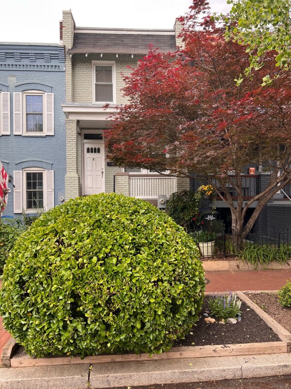 Building Photo - 902 I St SE