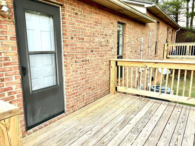 Building Photo - 1723 Todd Dr