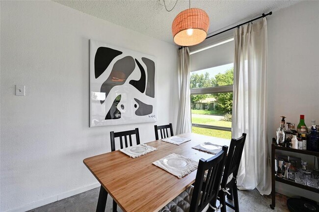 Building Photo - 1513 Corona Dr
