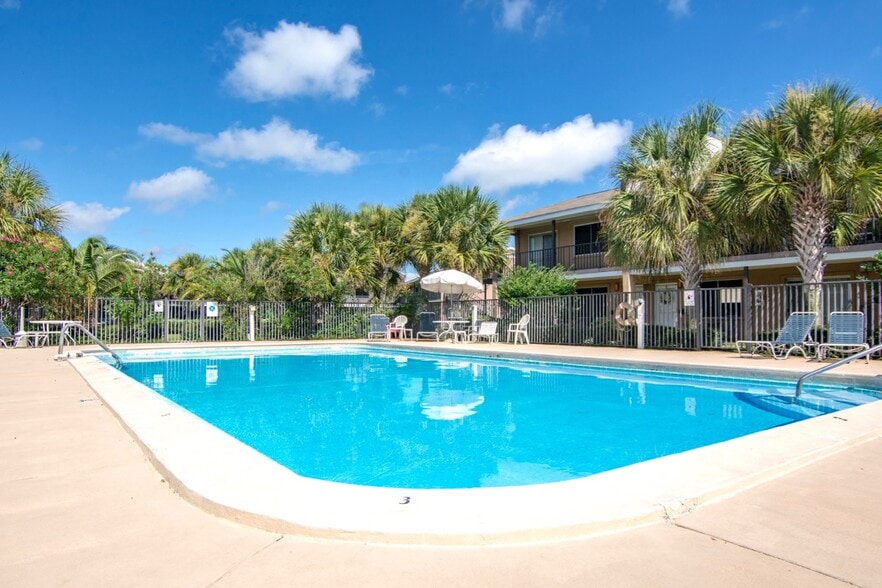 Breeze Apartments 75 Nightingale Ln Gulf Breeze FL 32561 Apartment