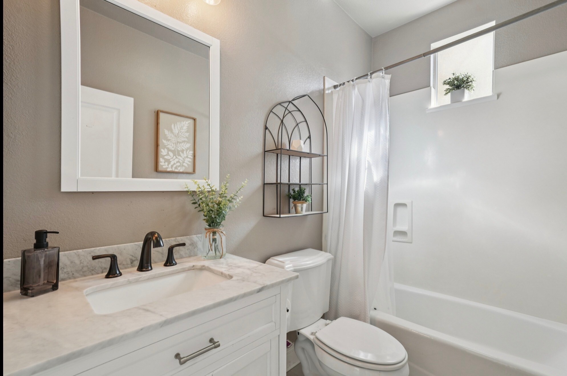 Building Photo - 2070 Katnich Ln