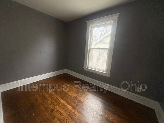 Building Photo - 632 E 101st St