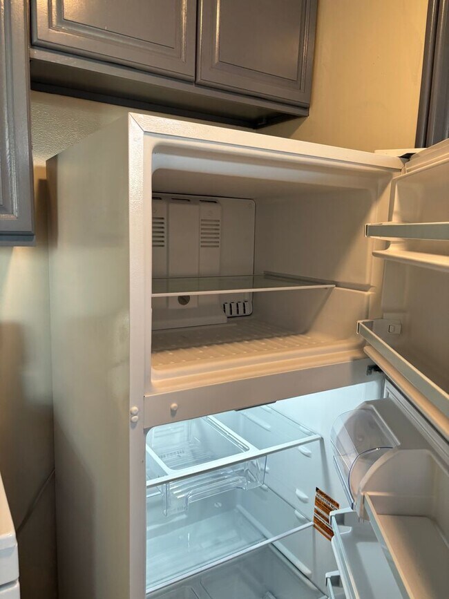 Building Photo - Western, 1151-1153