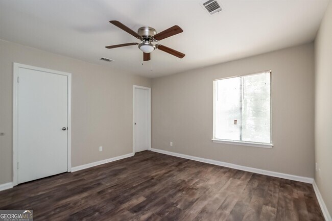 Building Photo - 170 Peachtree Dr