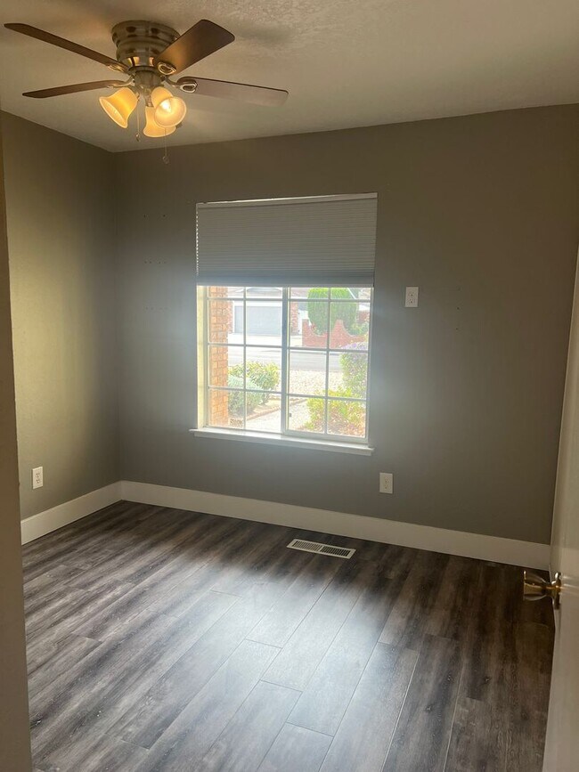 Building Photo - Three Bedroom, Two Bathroom Single Family ...
