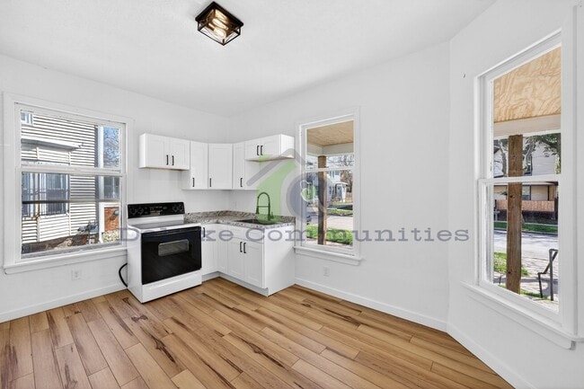 Building Photo - 851 Worden St SE