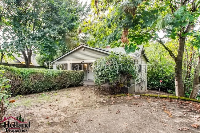 Building Photo - Hidden gem in SW Portland 2bd 1bth waiting for you!