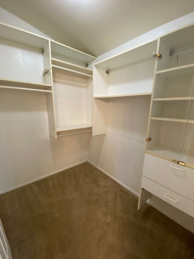 Building Photo - 3 Bedroom 2.5 Bathroom with a Pool in Gard...