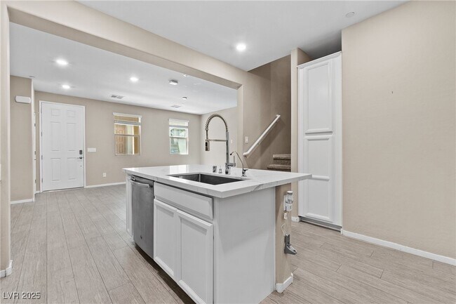 Building Photo - 49 Alamere Falls Dr